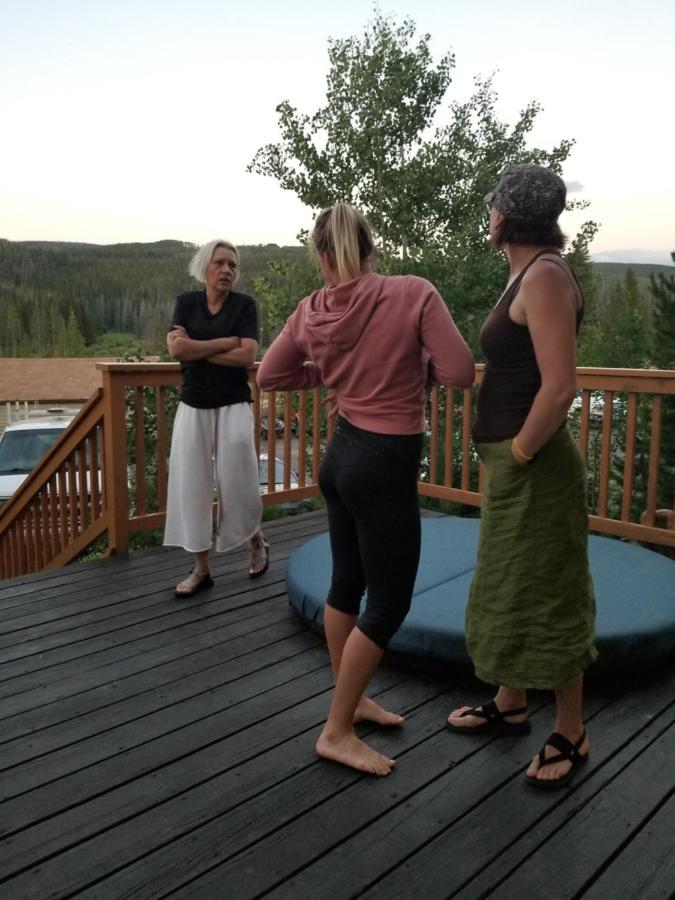 Valley Hi Hotel Fraser Eksteriør billede